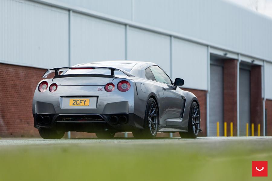  Nissan GT-R on Vossen Wheels (VFS6) 2016 года  (UK) (фото 3 из 29)